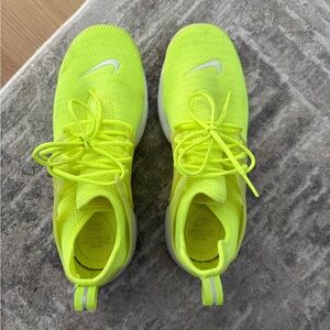 Nike Air Presto Lime Athletic Shoes